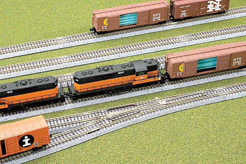 Micro Trains Line Z Scale 990 40 101 Oval Starter Track Set W/ RoadBed 